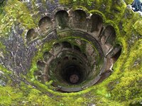 View_down_the_Quinta da Regaleira_initiation_Well.jpg