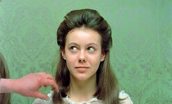 agutter_hair_frontal.jpg