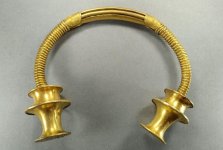 230913155811-01-asturias-spain-gold-necklaces.jpg