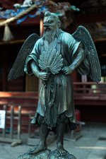 Statue_of_Tengu_(15307645834).jpg