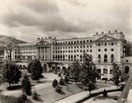 Image-10-Main-Entrance-1913-1929.jpg
