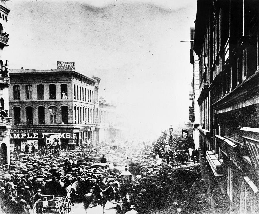 18835