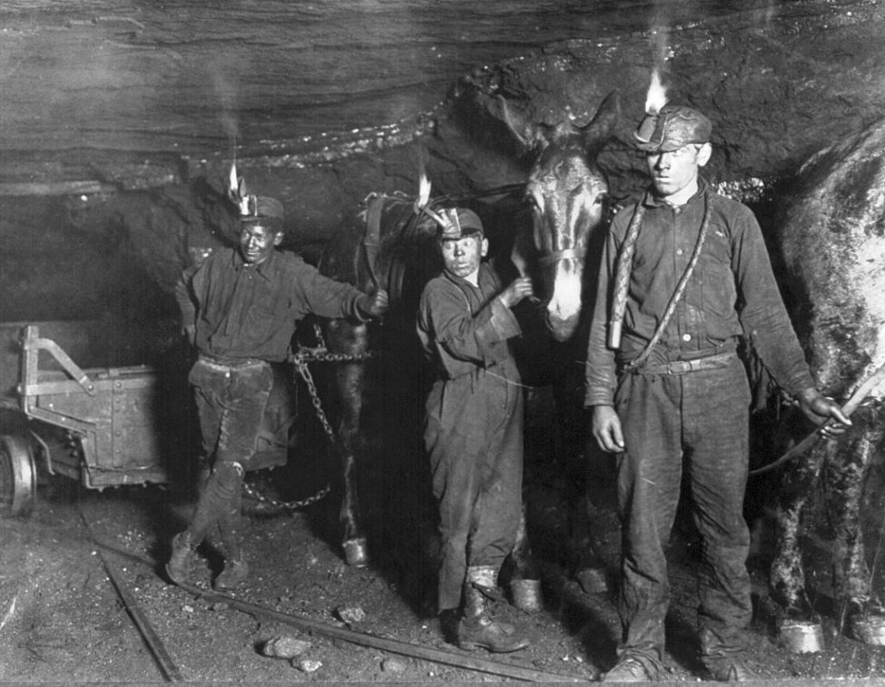 1024px-Child_coal_miners_(1908)_crop.jpg 1024px-Child_coal_miners_(1908)_crop.jpg