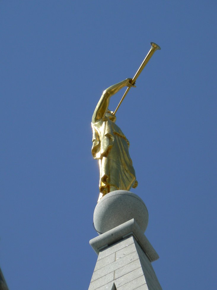 5. Golden_statue_angel_Moroni.jpg