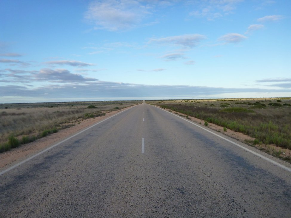 Nullarbor road.jpg