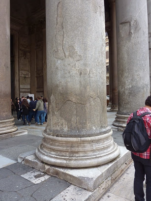 Rome_Pantheon_pealing_9.JPG