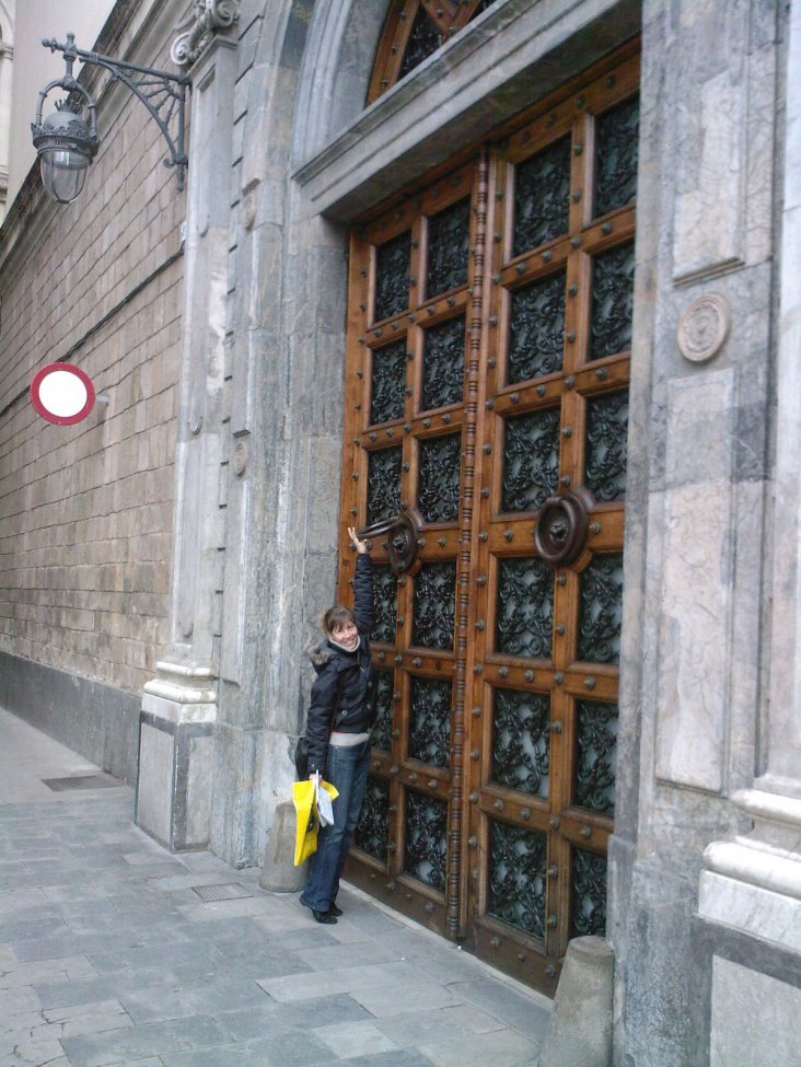 huge_door_2.jpg huge_door_2.jpg