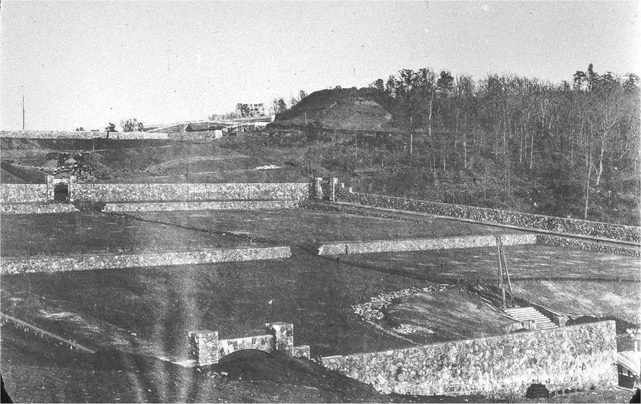 Walled_garden_underconstruction_c_1892.jpg Walled_garden_underconstruction_c_1892.jpg