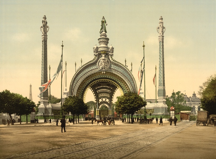 Grand_entrance_Exposition_Universal_Paris_France.jpg