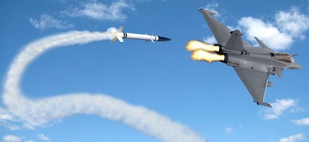 Missile-behind-the-airoplane.jpg