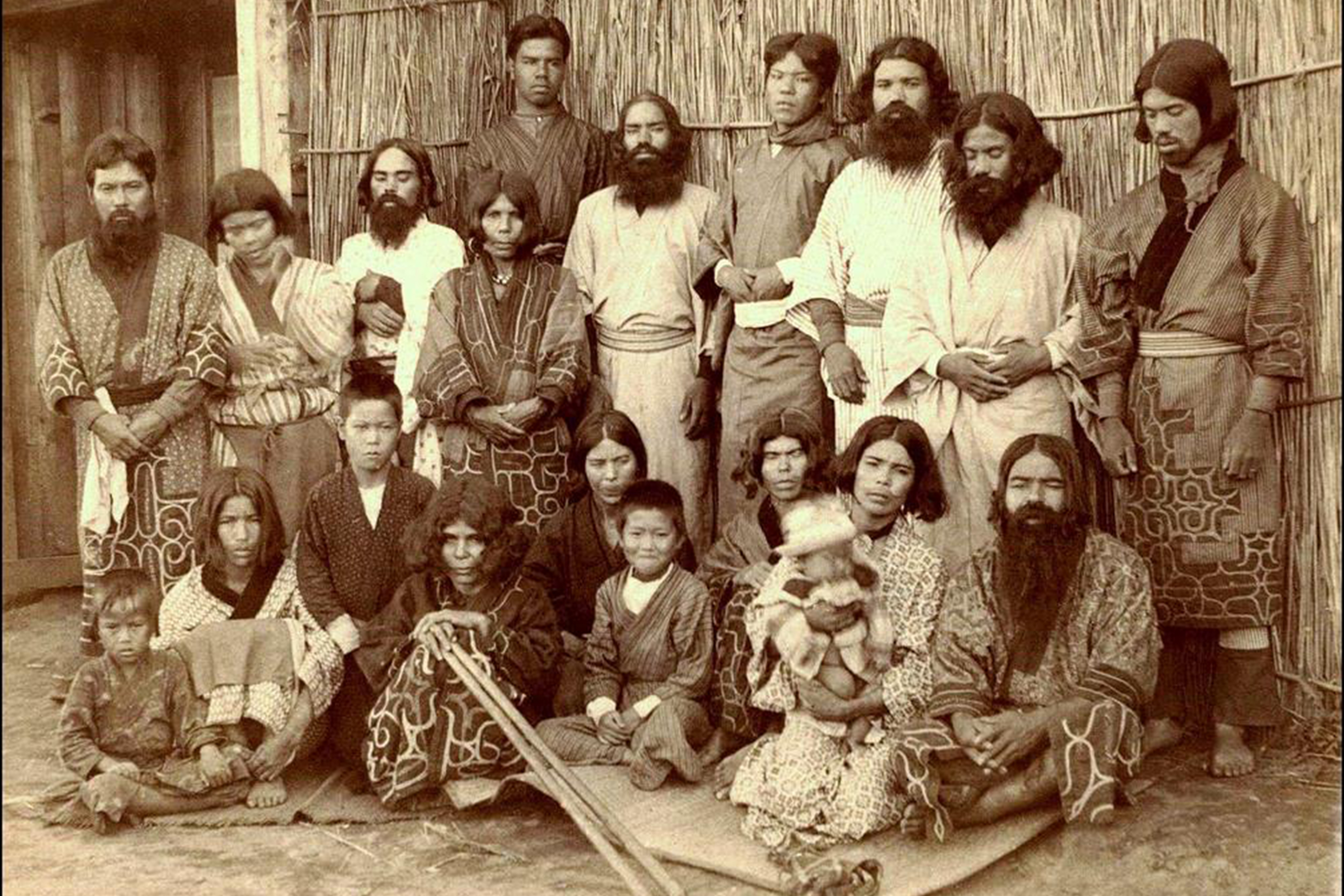 ainu-mens[1].jpg