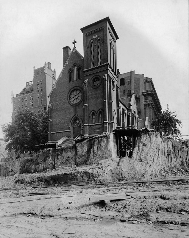 Omaha's St. Mary Magdalene Church_3.jpg