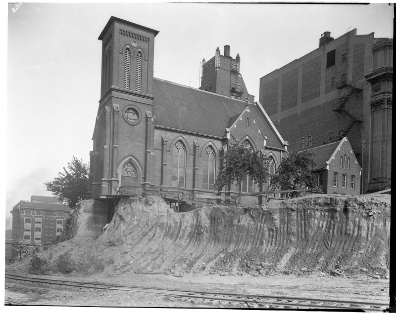 Omaha's St. Mary Magdalene Church_7.jpg
