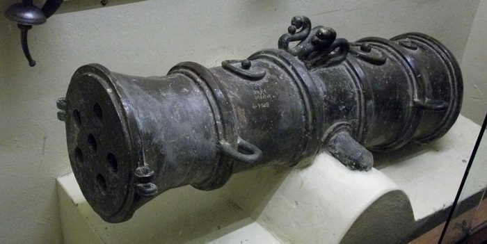 cannon_weird_1.jpg