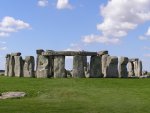 1280px-Stonehenge2007_07_30.jpg