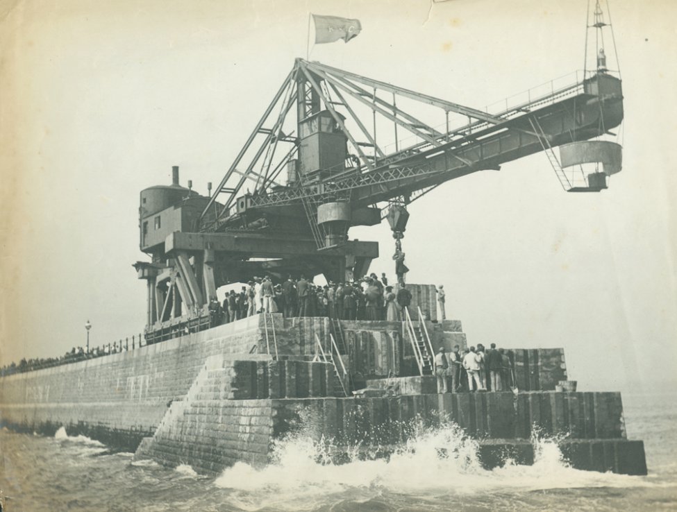 1885_crane.jpg 1885_crane.jpg