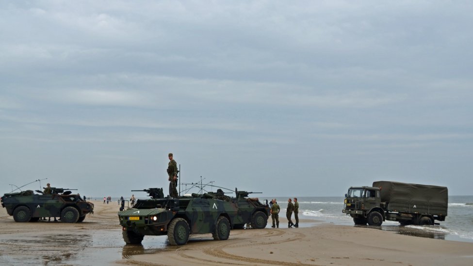 army_vehicles_beach.jpg army_vehicles_beach.jpg