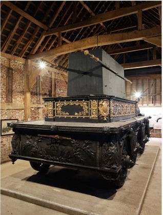 Wellingtons-funeral-carriage_2-700x500.jpg