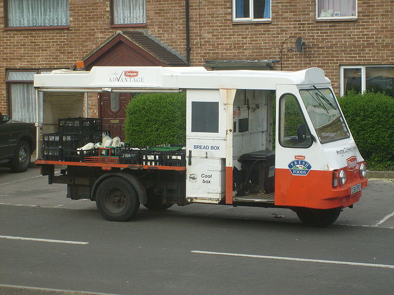 Dairy_Crest_Ex_Unigate_Wales_And_Edwards_Rangemaster_Milk_Float 2008.jpg
