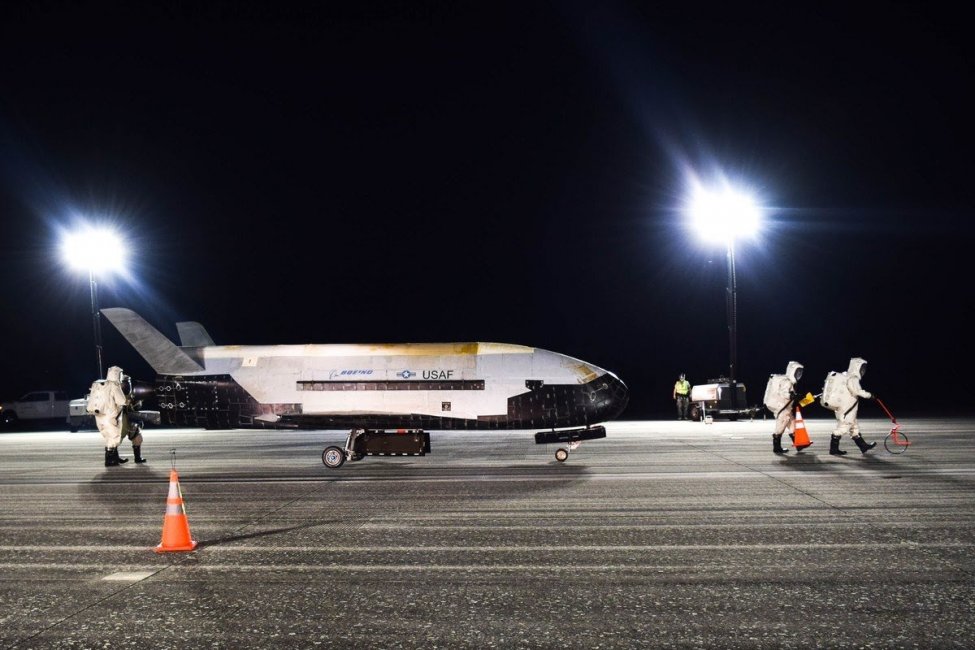 Sci-Spyplane-5863804.jpg