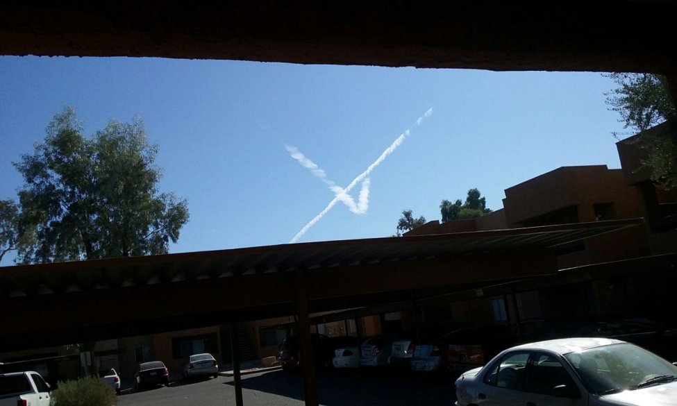 CHEMTRAILS2.jpg CHEMTRAILS2.jpg