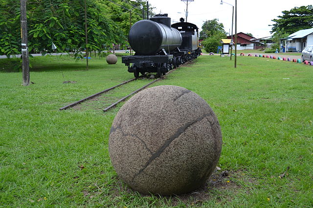 640px-Pre-Columbian_Stone_Balls_at_Palmar_Sur,_Costa_Rica.jpg