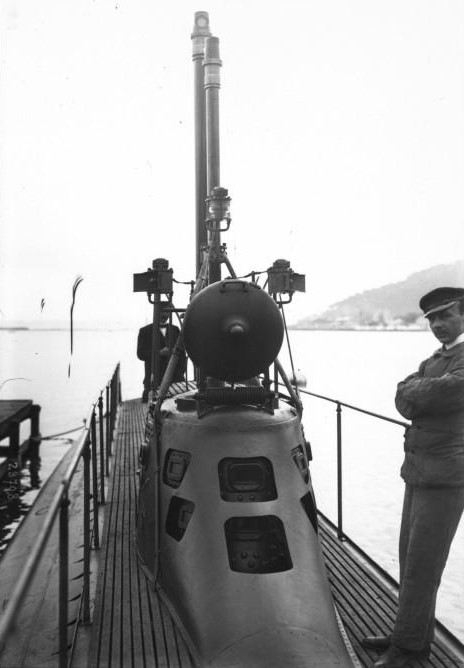 Xiphias_submarine_tower_1913.jpeg Xiphias_submarine_tower_1913.jpeg