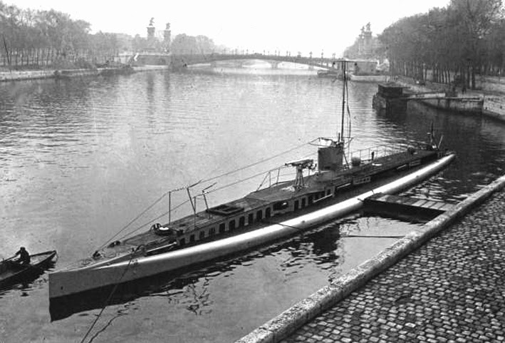 Montgolfier, Brumaire class submarine.jpg Montgolfier, Brumaire class submarine.jpg
