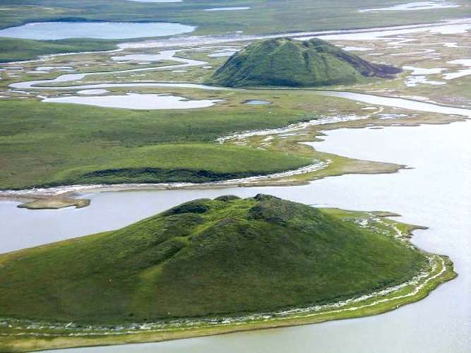 pingos-Tuktoyaktuk.jpg