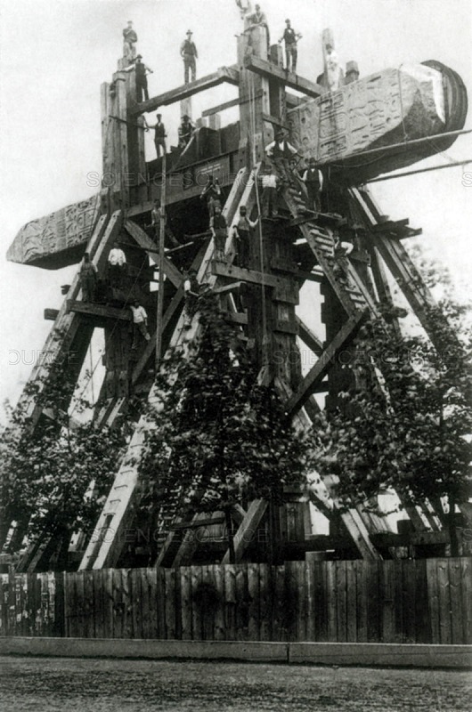 London_obelisk_up-aired.jpg London_obelisk_up-aired.jpg