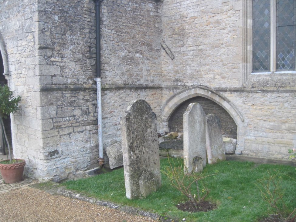 small_second_arch_artis_grave.JPG