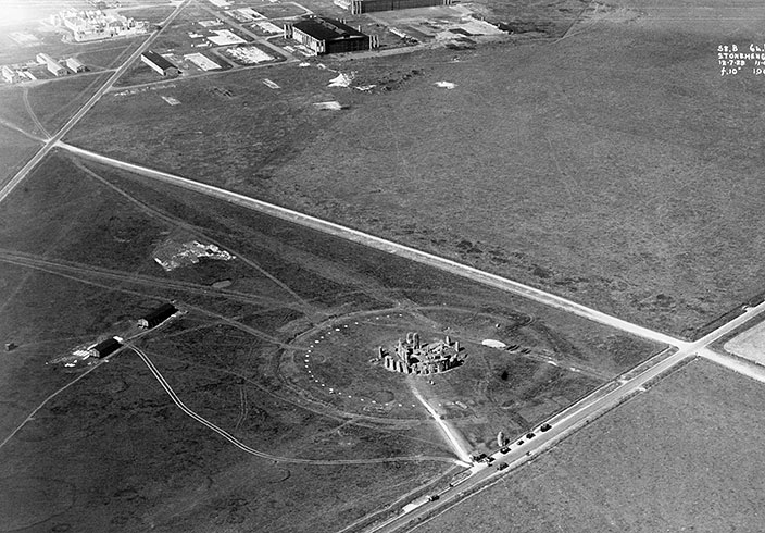 stonehenge-and-aerodrome.jpg stonehenge-and-aerodrome.jpg