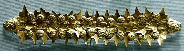 640px-Ivy_wreath_BM_2296.jpg 640px-Ivy_wreath_BM_2296.jpg