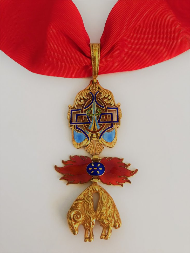 Insignia_of_the_Order_of_the_Golden_Fleece_(Spain).jpg Insignia_of_the_Order_of_the_Golden_Fleece_(Spain).jpg