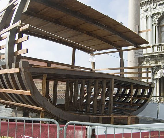 Cross-section_of_a_proposed_reconstruction_of_the_Bucintoro_in_Venice.jpg Cross-section_of_a_proposed_reconstruction_of_the_Bucintoro_in_Venice.jpg