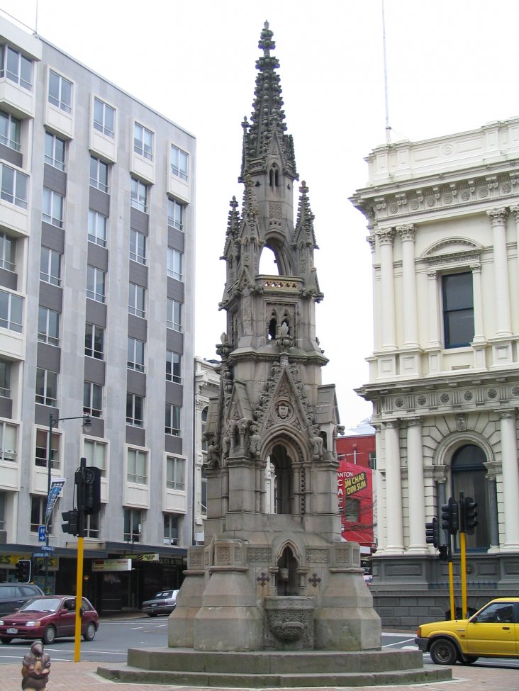 Cargill's_Monument,_Dunedin,_NZ.jpg