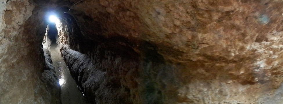 Insideqanat.jpg