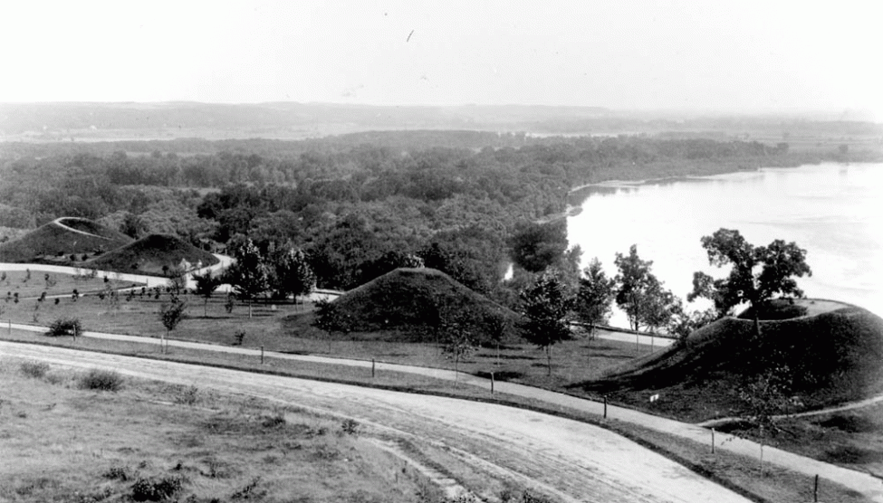 MoundsPkPanoram.gif MoundsPkPanoram.gif