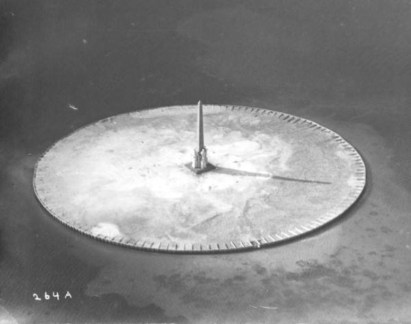 Flagler_island_monument_1922.jpg