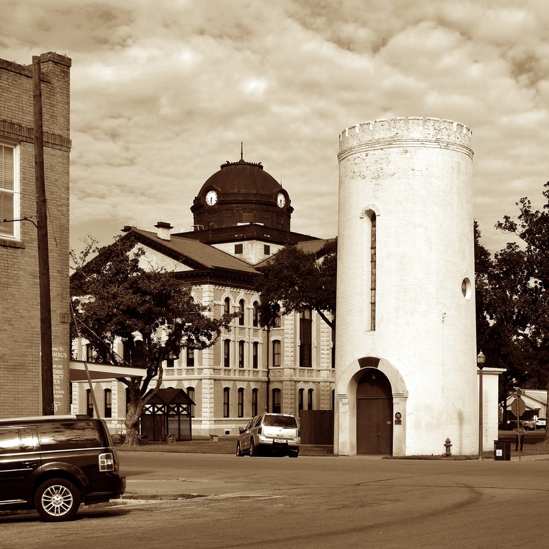 Columbus tower with courthouse.jpg Columbus tower with courthouse.jpg