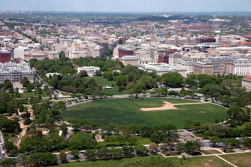 1200px-Aerial_view_of_White_House_and_the_Ellipse.jpg