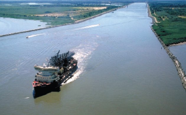 Chesapeake_and_Delaware_Canal_eastern_entrance.jpg Chesapeake_and_Delaware_Canal_eastern_entrance.jpg