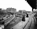 Moving_Sidewalk_Paris_1900_8.jpg