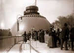 Moving_Sidewalk_Paris_1900_11.jpg